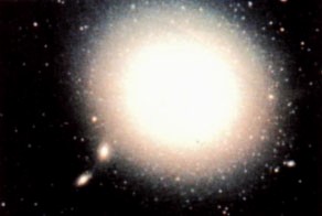 Эллиптическая галактика М 87 в созвездии Девы